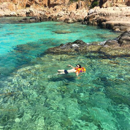 Một b&atilde;i tắm kh&ocirc;ng t&ecirc;n ở N&uacute;i Ch&uacute;a